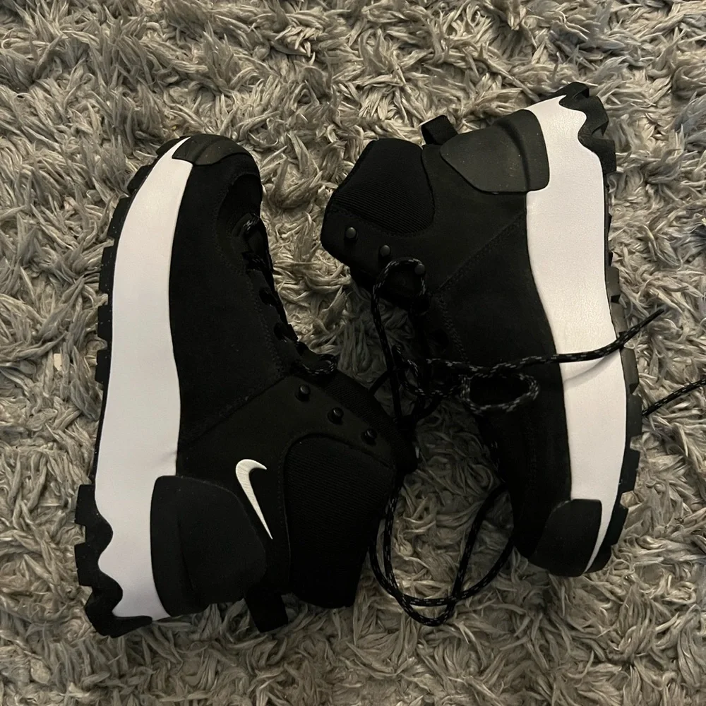 Nike City Classic boot womens new without box black/white size: 7.5 - Picture 1 of 8